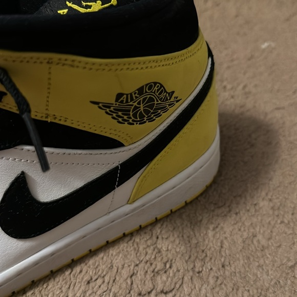 2019 Men’s Jordan’s 1 mid yellow toe size 11 - Picture 12 of 16